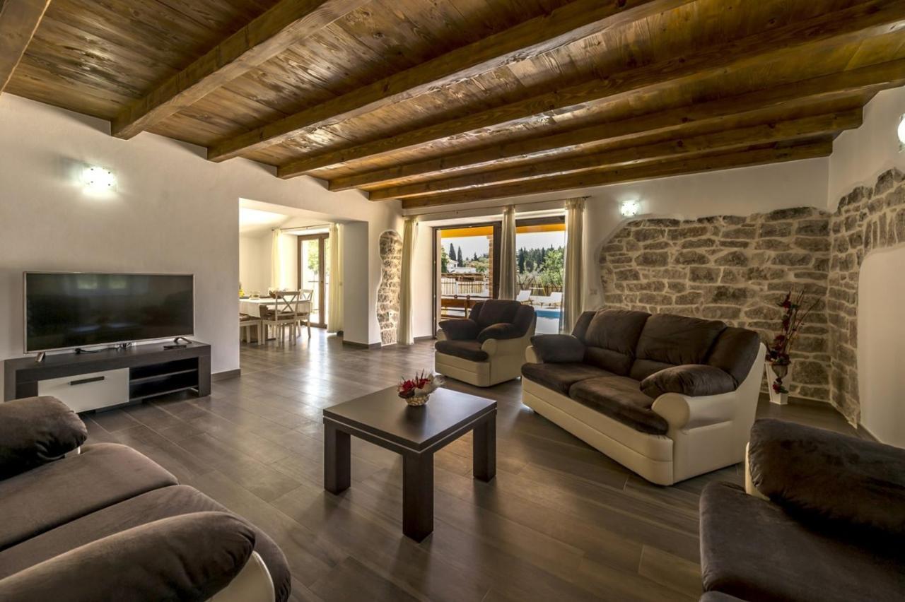 Spacious Four-Bedroom Villa Marija Klostar Exterior photo